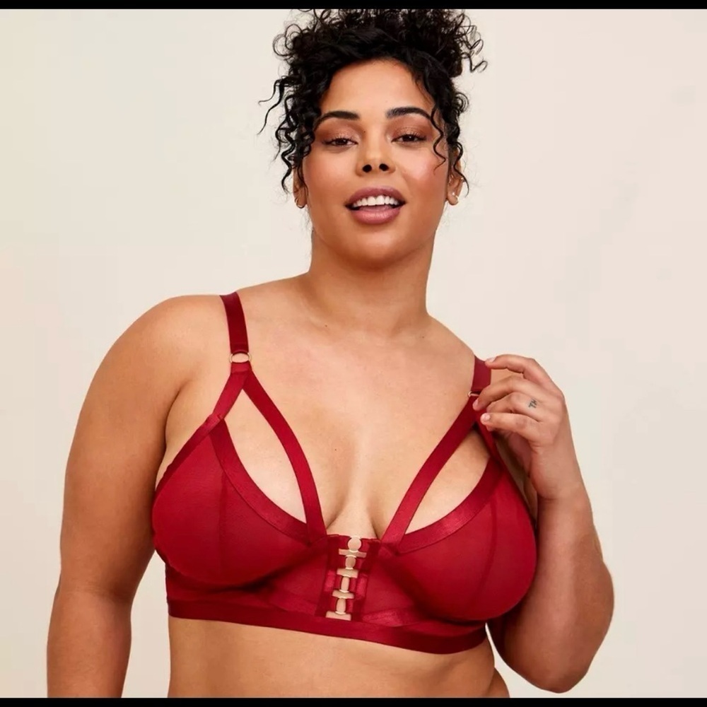 Womens Torrid Overt Strappy Mesh Wireless Bralette Red size 4 NWT